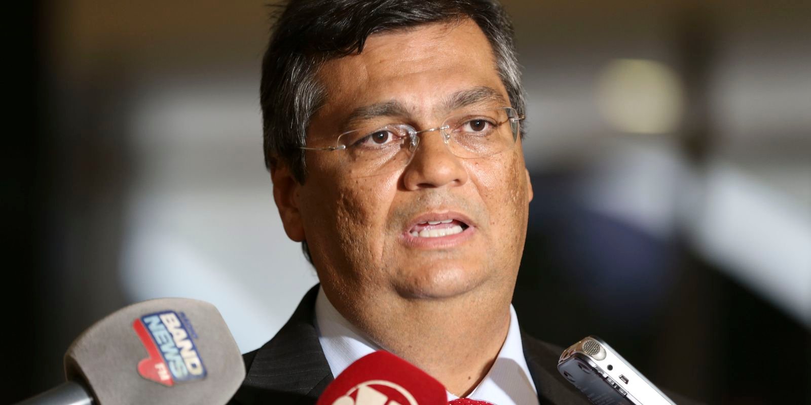 transicao-vai-propor-revogacao-dos-decretos-de-armas