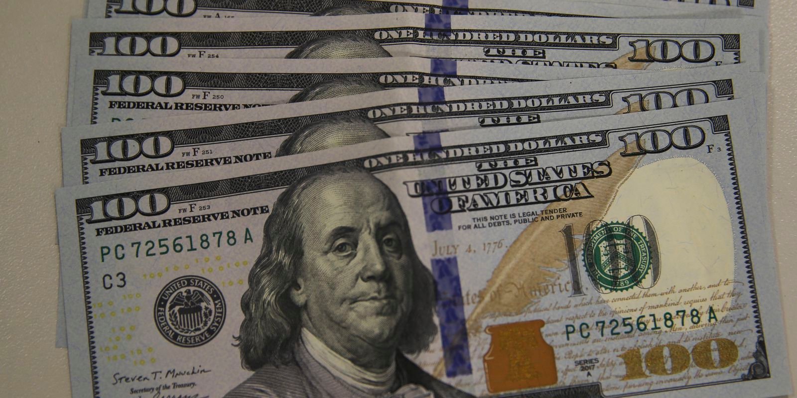 dolar-cai-para-r$-5,31-com-bom-humor-externo-e-domestico