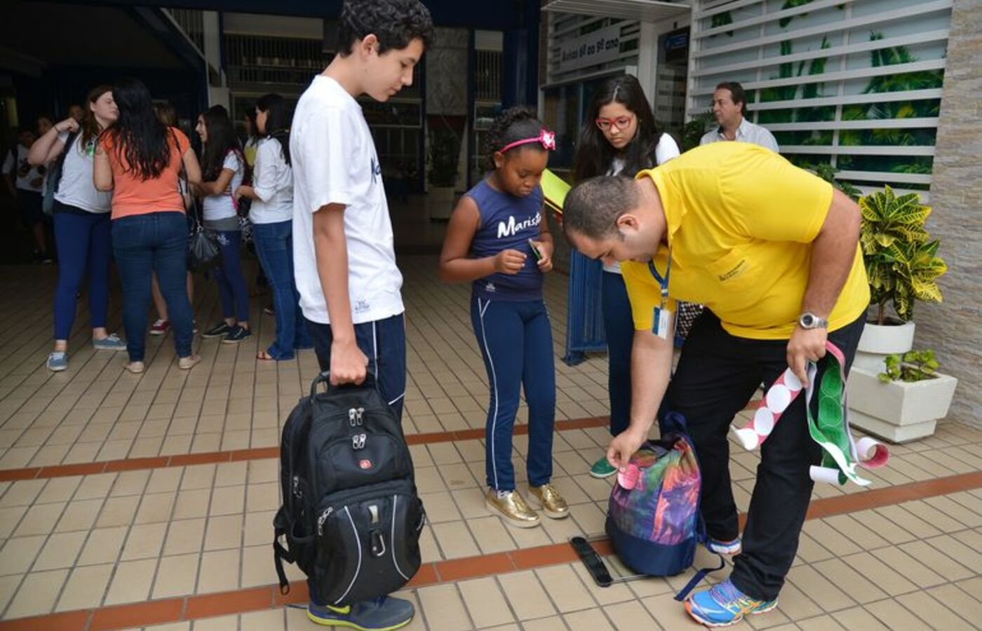 mochilas-pesadas-podem-causar-problemas-de-saude-no-futuro