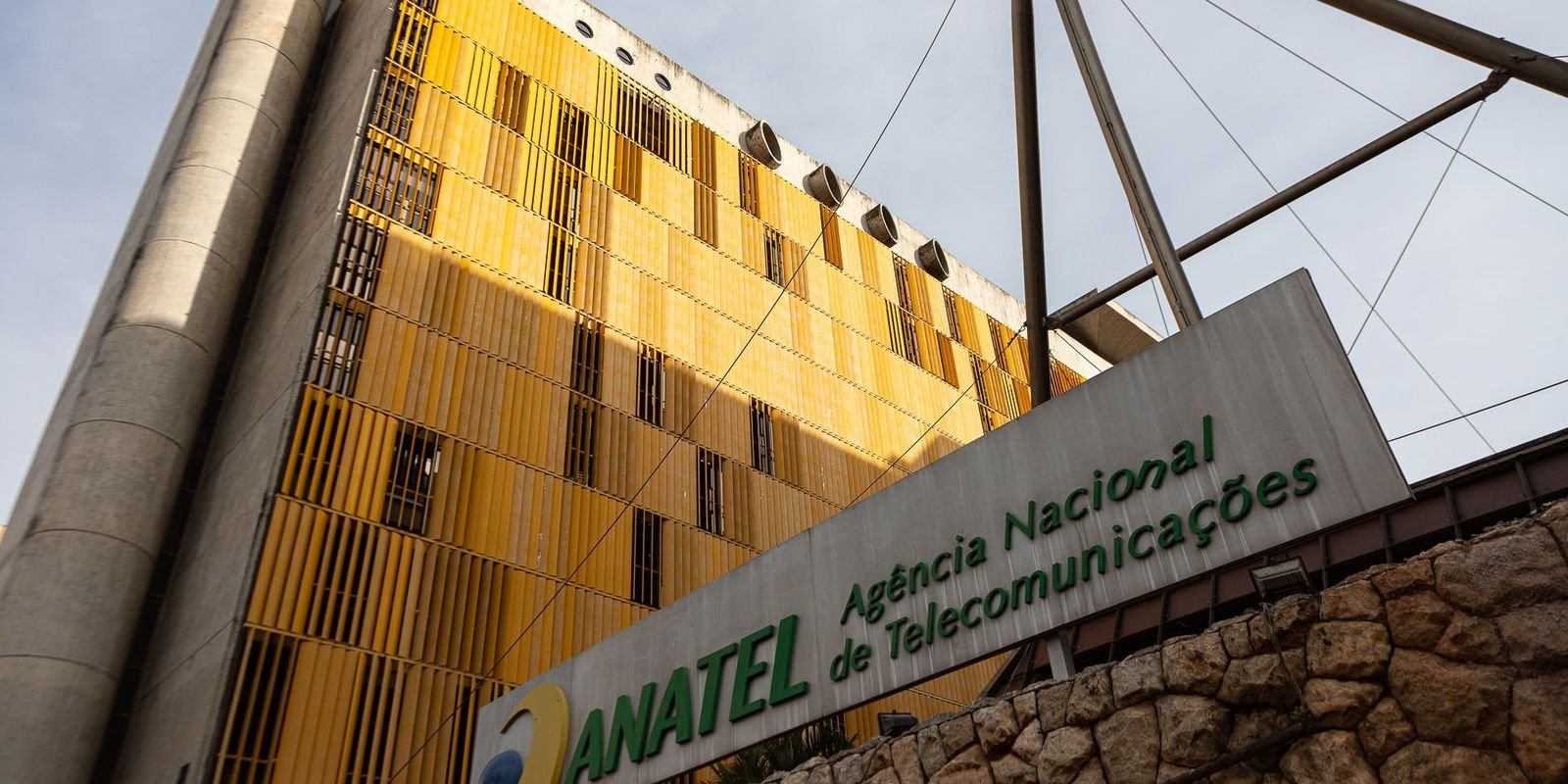 anatel-ordena-bloqueio-de-5-milhoes-de-aparelhos-piratas-de-tv-a-cabo