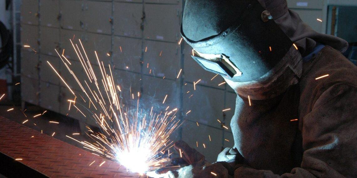 producao-e-emprego-da-industria-recuam-em-janeiro,-mostra-cni