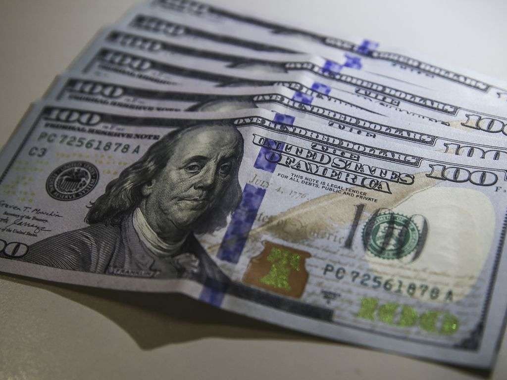 dolar-cai-para-r$-4,77-e-fecha-no-menor-valor-em-mais-de-um-ano