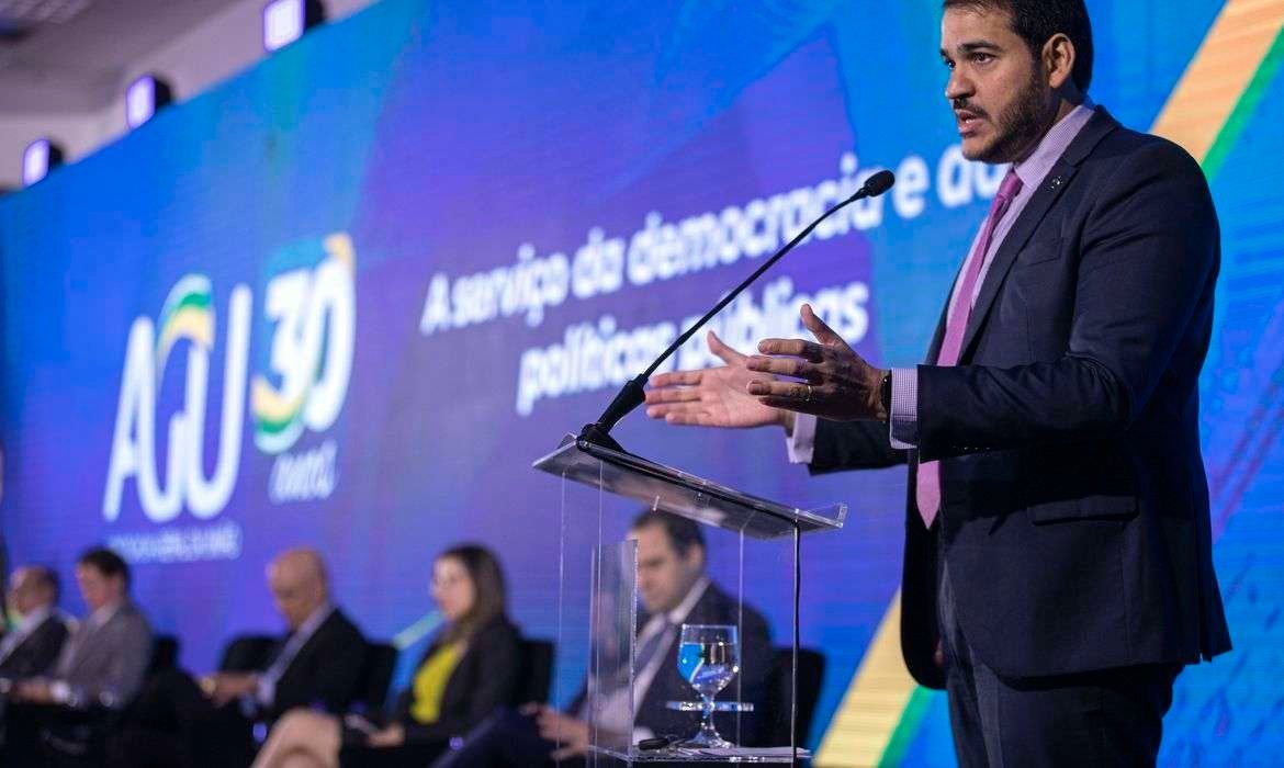 “nao-seremos-omissos”,-diz-agu-sobre-combate-a-desinformacao