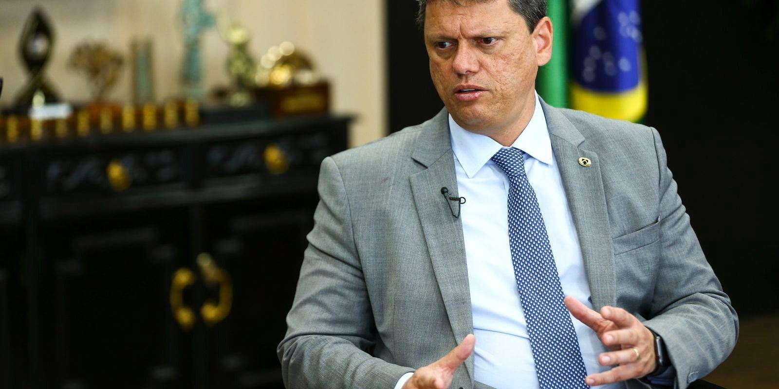 mp-pede-multa-a-chapa-de-tarcisio-por-uso-indevido-de-servidor-da-pf