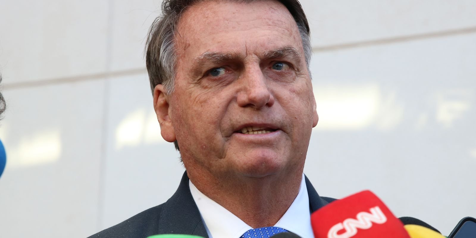 ex-presidente-bolsonaro-e-internado-em-sp-para-passar-por-cirurgias