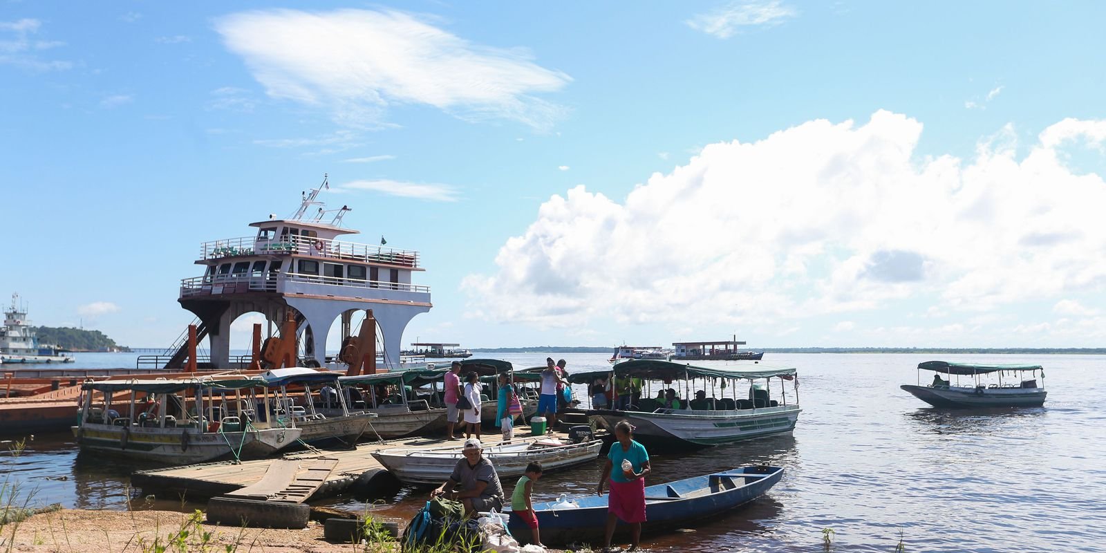 manaus-decreta-emergencia-por-causa-da-seca-que-afeta-o-rio-negro