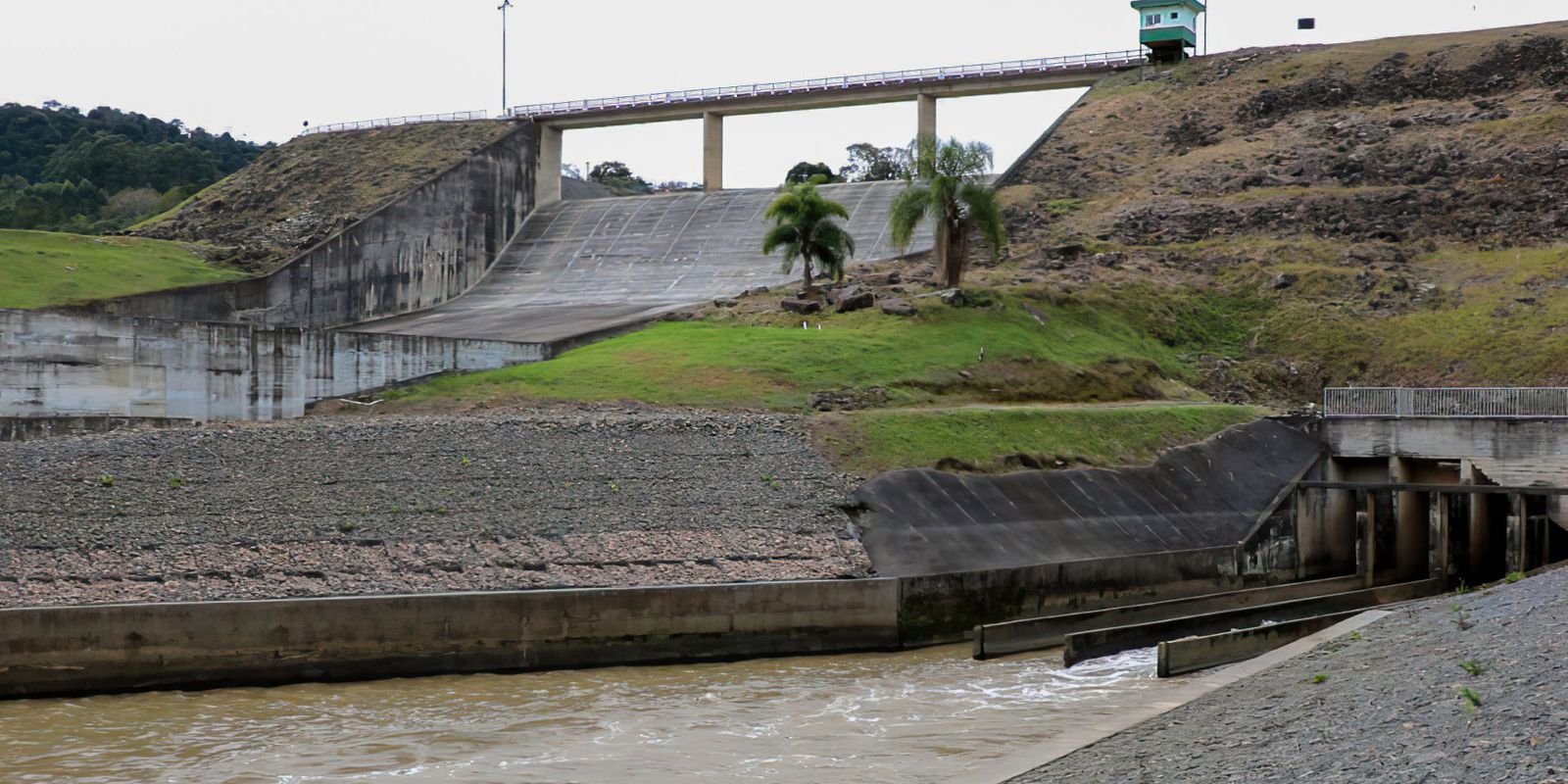 governador-de-sc-determina-abertura-de-comportas-de-barragens