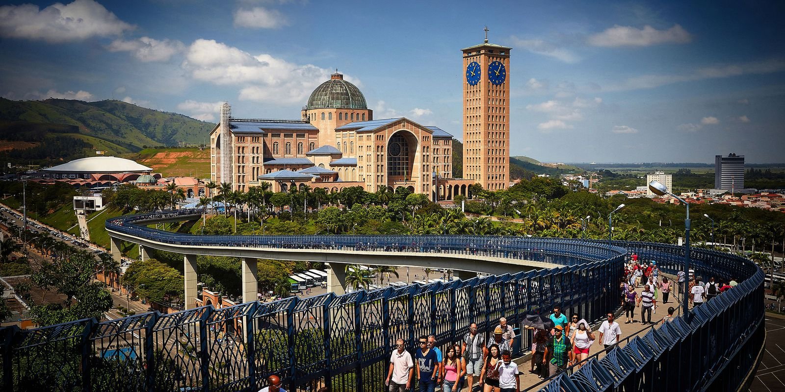 cerca-de-250-mil-pessoas-devem-passar-por-aparecida-no-feriado