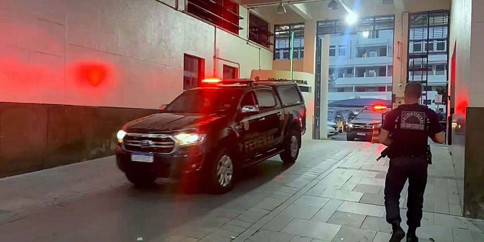 pf-prende-policiais-civis-do-rio-que-venderam-droga-para-traficantes