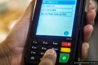 brasileiros-estao-mais-endividados,-mas-uso-do-cheque-especial-diminui