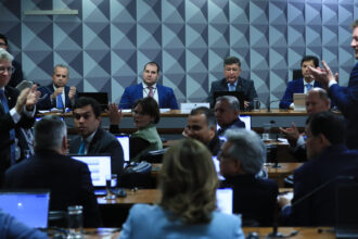 CPMI do INSS termina trabalhos sem relatório final após rejeição e polêmicas