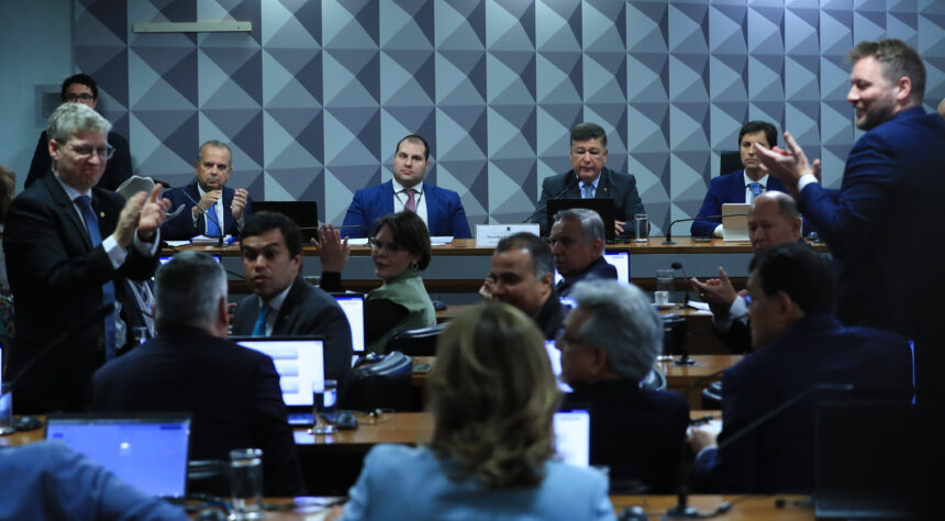 CPMI do INSS termina trabalhos sem relatório final após rejeição e polêmicas