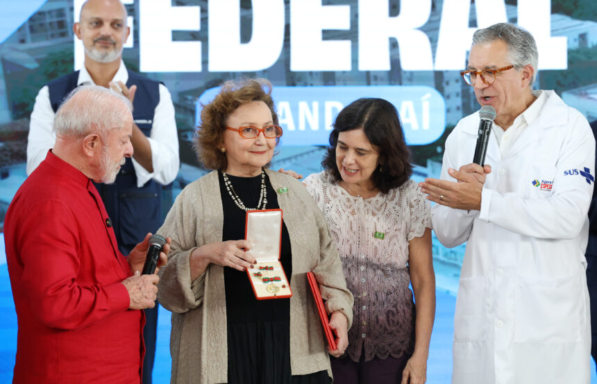 Margareth Dalcolmo, a voz da pandemia, recebe medalha Oswaldo Cruz de Lula no Rio