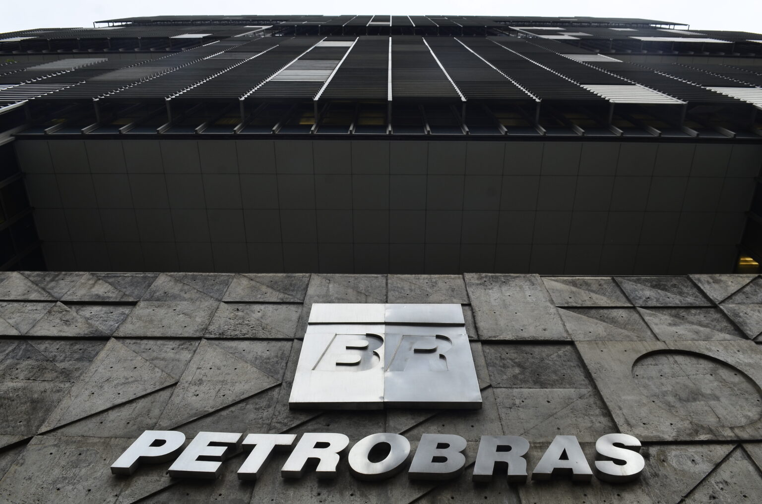 Petrobras descobre gás em poço a 36 km da costa da Colômbia, operando com 44,44%