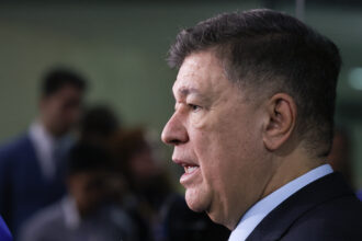 Revés no STF obriga senador Carlos Viana a acelerar votação do relatório final da CPMI do INSS