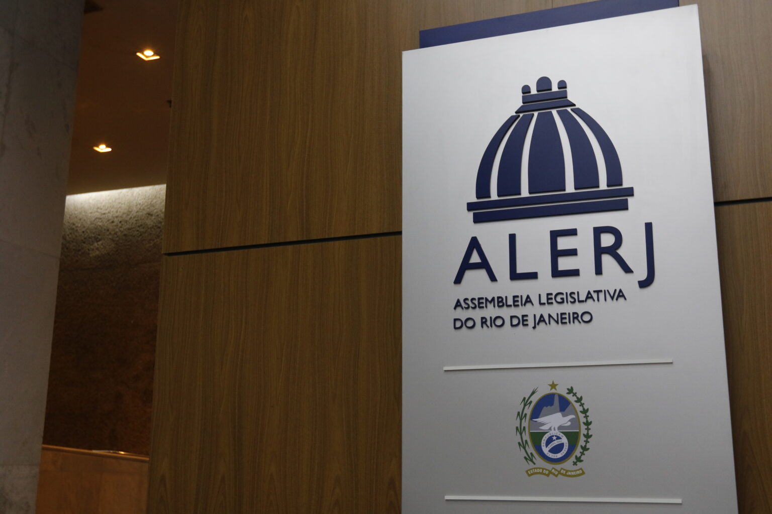 TRE-RJ determina recontagem de votos para deputado Bacellar, que terá 97.822 anulados