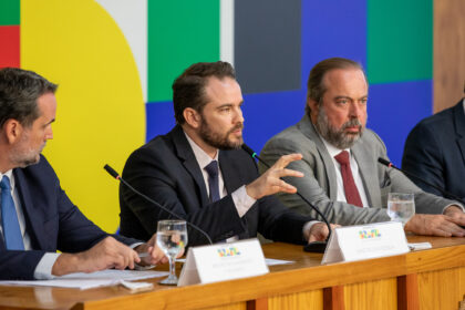 Aumento do imposto do cigarro visa compensar desoneração de combustíveis e QAV pelo governo.