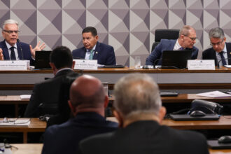 CPI do Crime Organizado: Ibaneis Rocha falta novamente e comissão avalia prorrogação