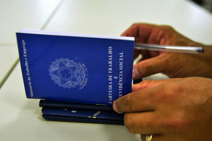 Lei garante até 20 dias de licença-paternidade para pais no Brasil a partir de 2029