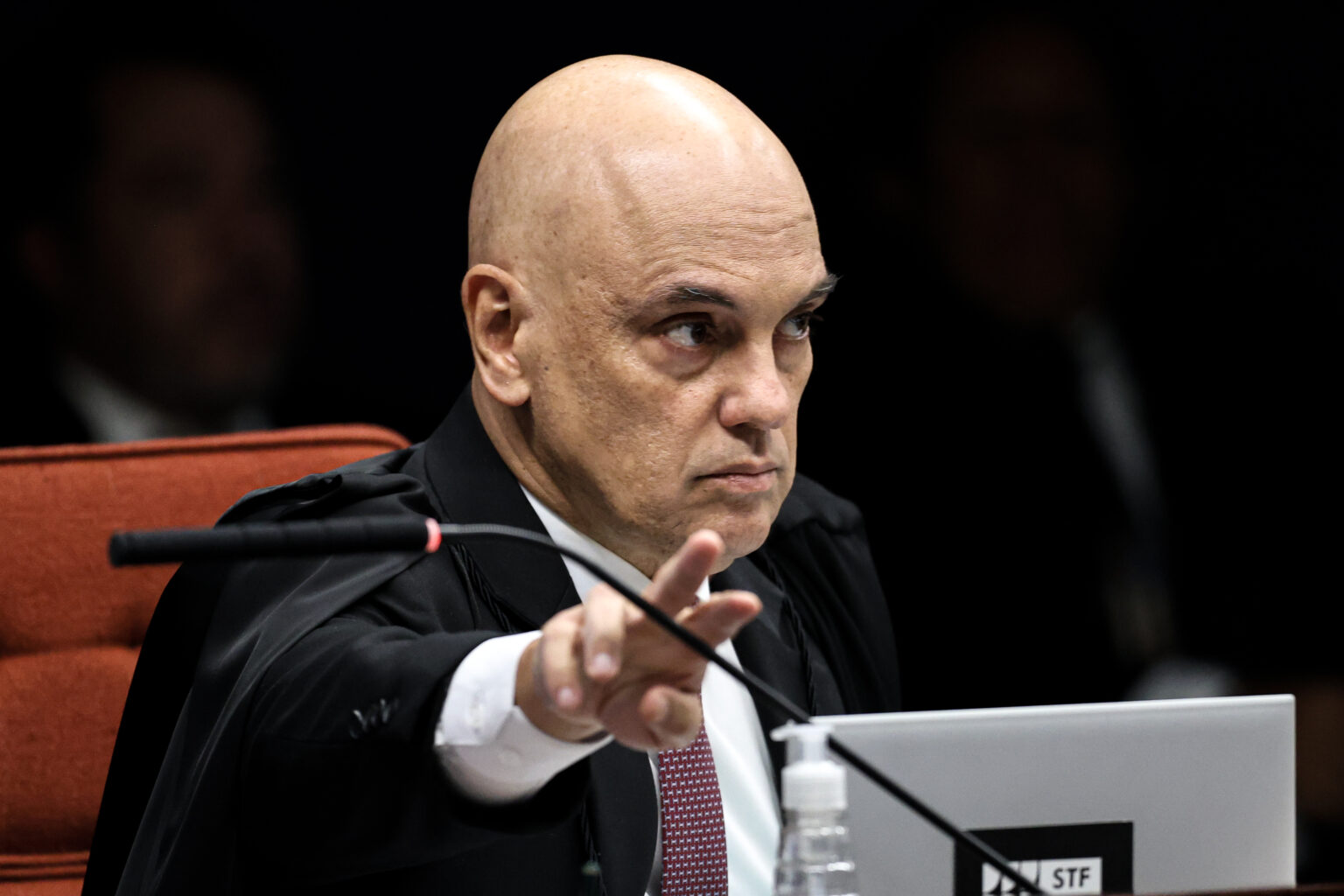 Alexandre de moraes suspende aplicação da nova lei da dosimetria no supremo