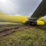 Avião de carga sai da pista durante pouso no Aeroporto de Salvador