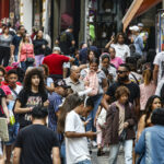 Brasil abre 85,9 mil vagas formais em abril com desaceleração no mercado de trabalho
