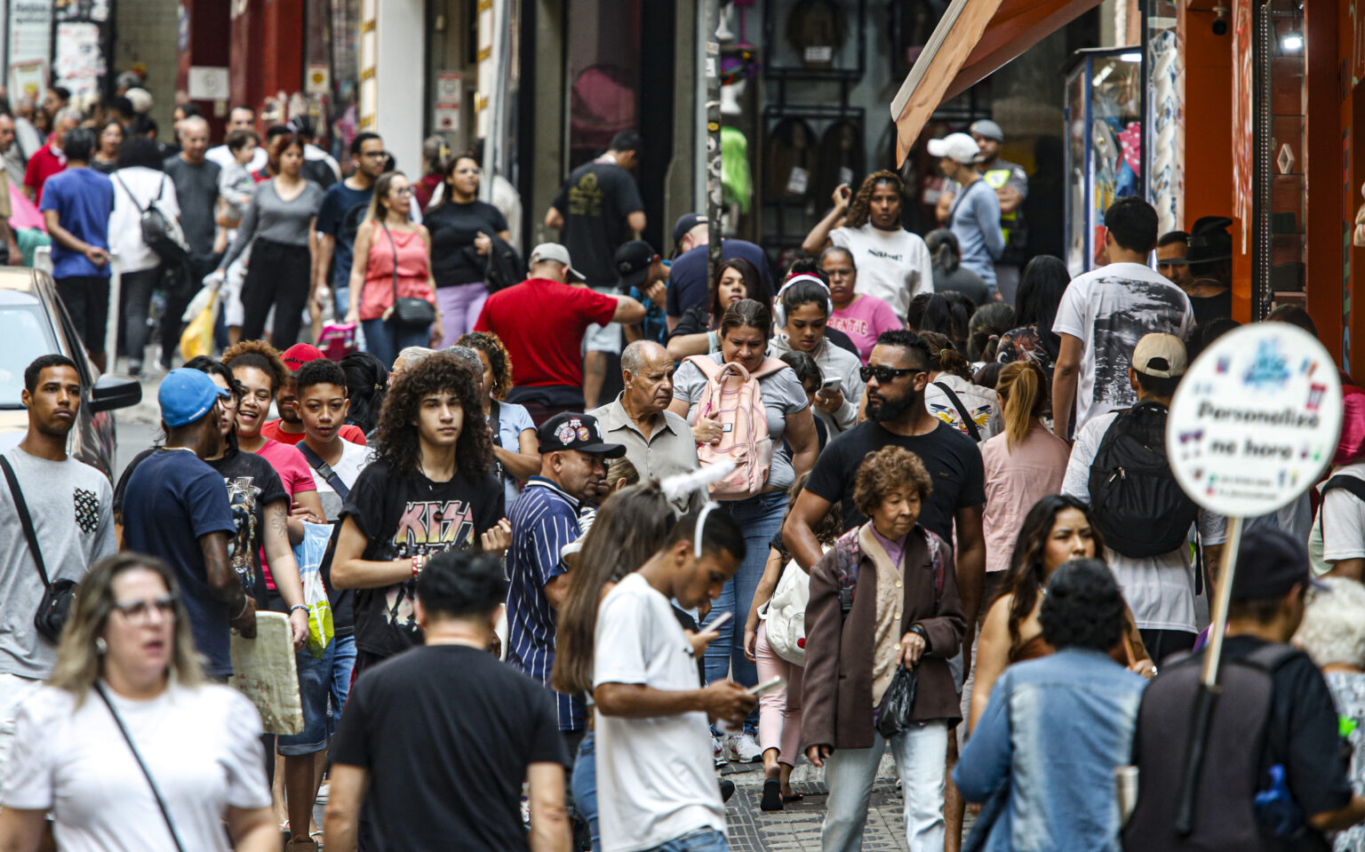 Brasil abre 85,9 mil vagas formais em abril com desaceleração no mercado de trabalho