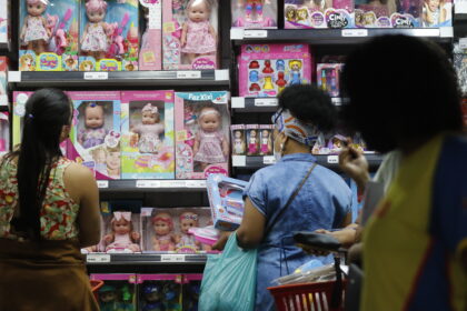 Comércio brasileiro registra alta de 0,5% em março e atinge novo patamar recorde