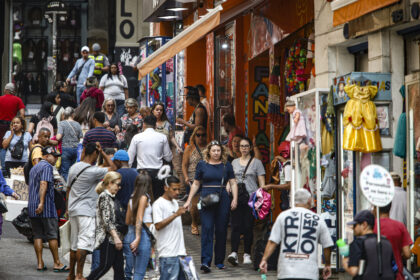 Comércio paulista projeta alta de 3% nas vendas para o Dia das Mães em 2025