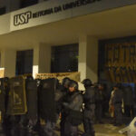Confronto entre estudantes e vereadores marca protesto por verbas na capital paulista