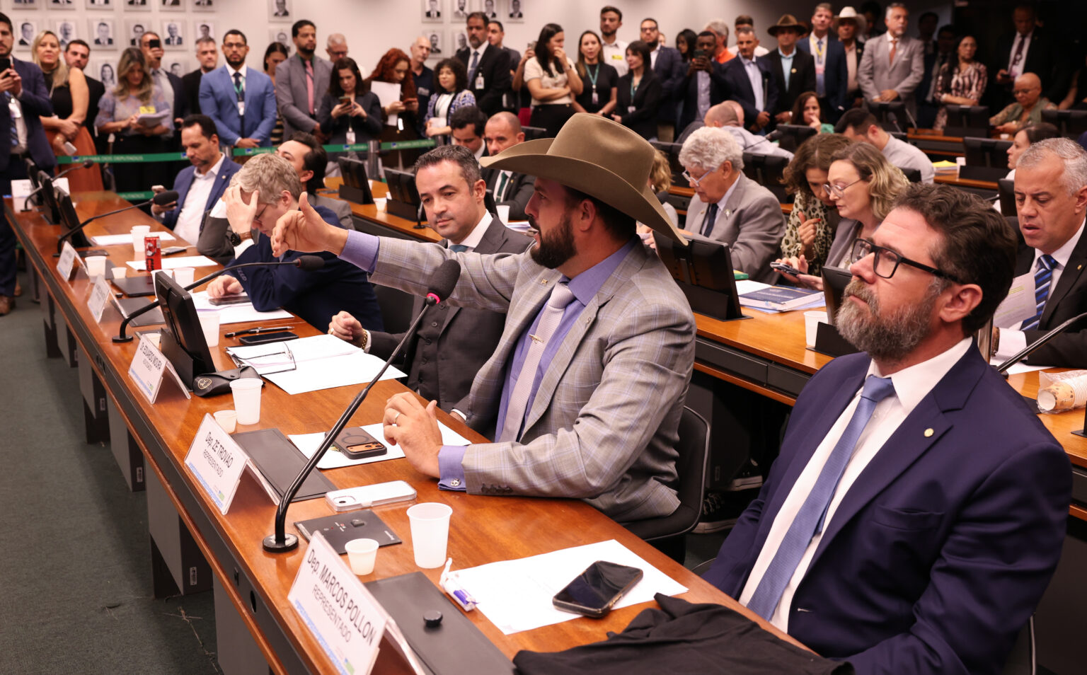 Conselho de Ética suspende mandato de três deputados por ocupação da Mesa da Câmara