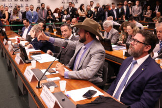 Conselho de Ética suspende mandato de três deputados por ocupação da Mesa da Câmara