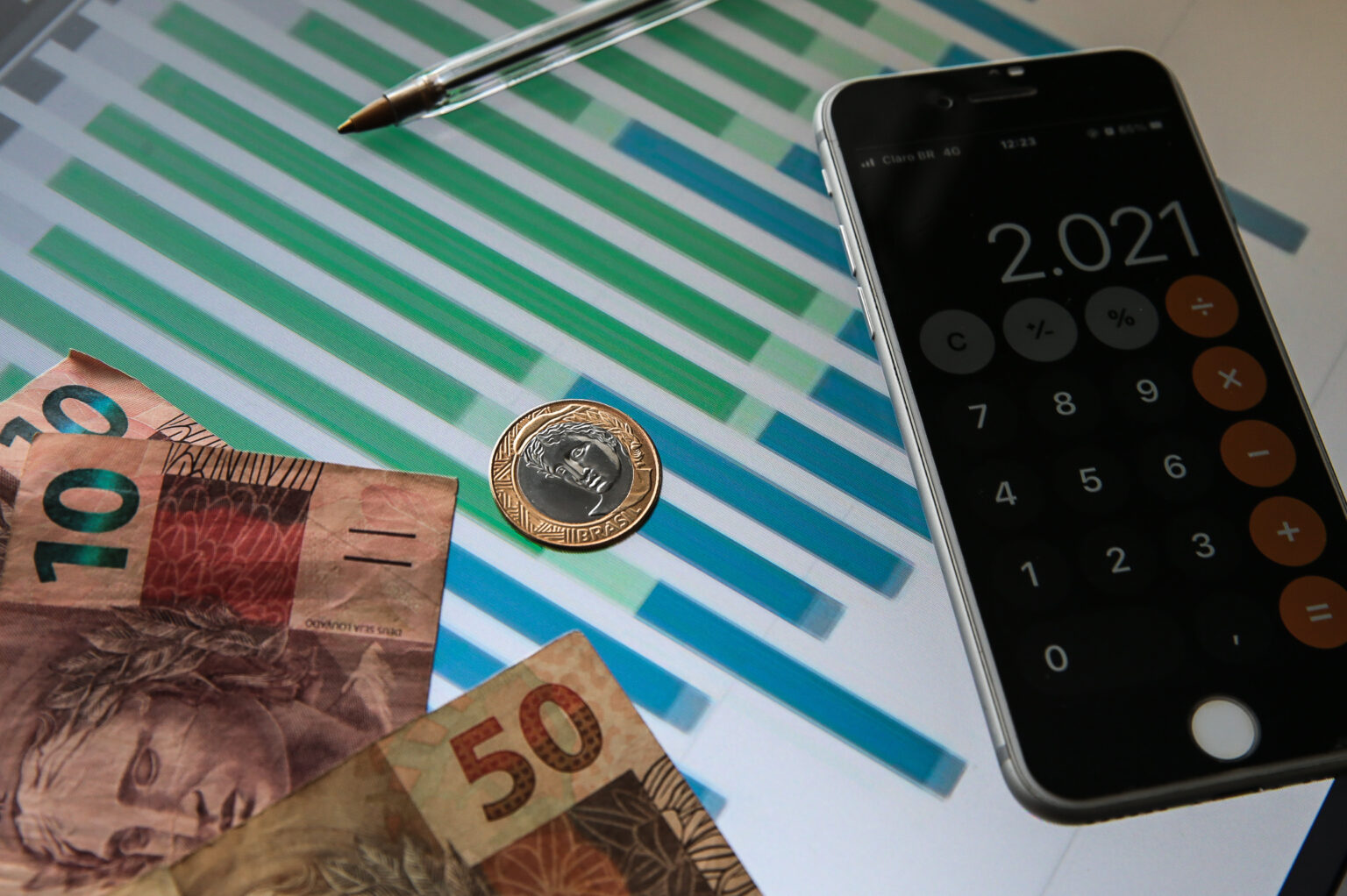 Educação financeira familiar: como ensinar crianças a lidar com o dinheiro