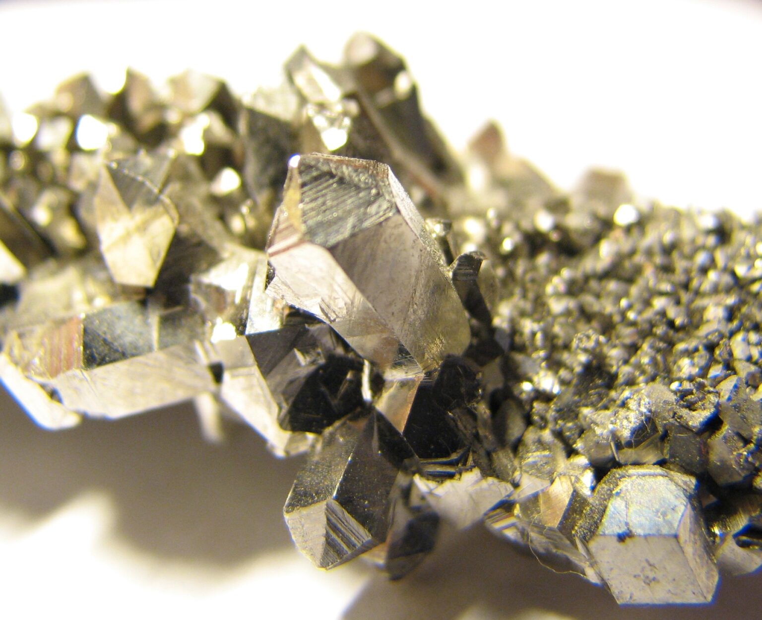 Especialista aponta vazio estratégico na exploração de minerais críticos no Brasil