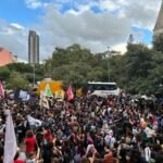 Estudantes de universidades estaduais ocupam São Paulo contra cortes na educação