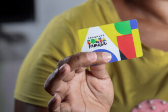 Estudo aponta que Bolsa Família impulsiona emprego e reduz mortalidade no Brasil