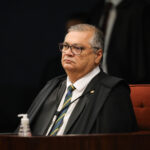 Flávio Dino ordena investigação sobre verbas parlamentares para filme de Bolsonaro