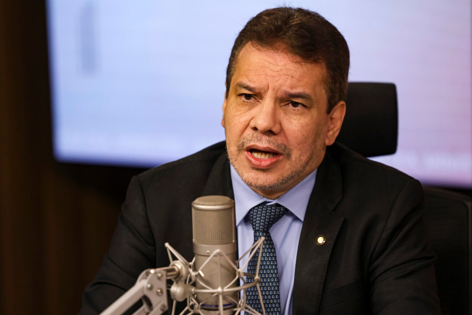 Governo federal intensifica combate financeiro às facções criminosas no Brasil