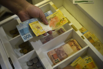 Inflação que corrige salários atinge 4,11% no acumulado de doze meses até abril