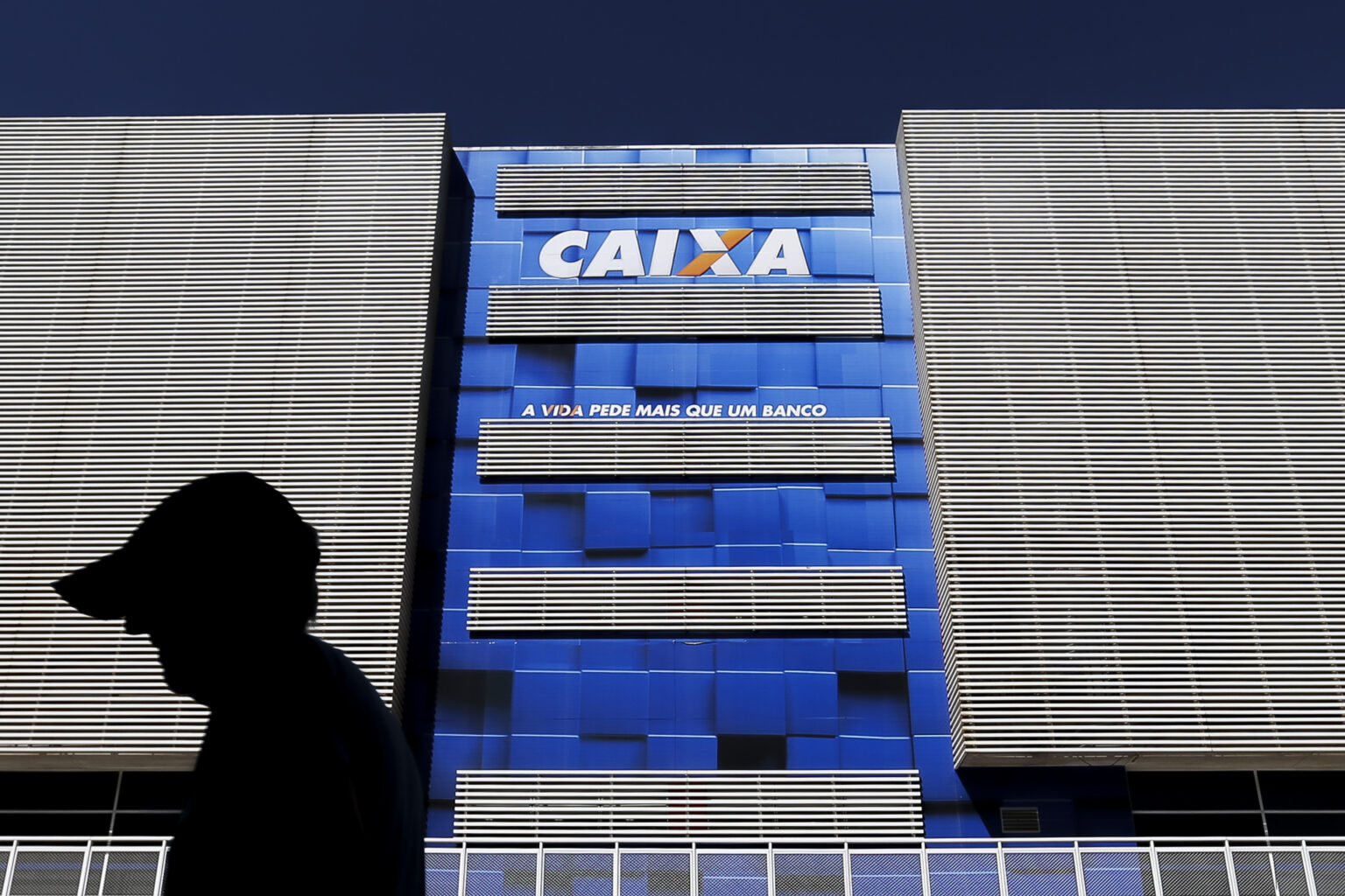 Lucro da caixa econômica federal tem queda de 34% no primeiro trimestre de 2026