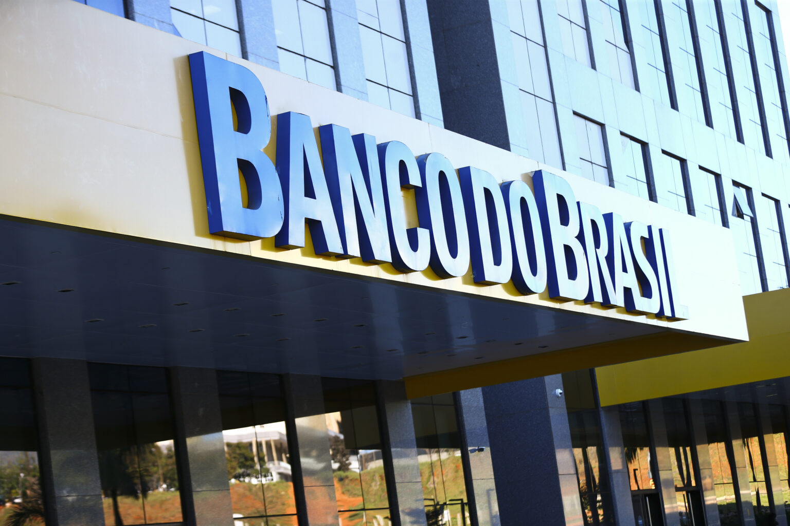 Lucro do Banco do Brasil cai 54% com inadimplência recorde no setor do agronegócio
