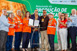 Lula visita fábrica na Bahia e defende autossuficiência na produção de fertilizantes