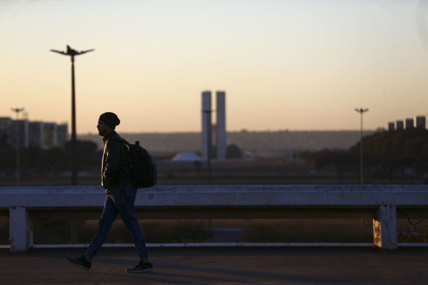 Massa de ar frio traz tempo seco ao centro do Brasil e chuvas ao Norte e Nordeste