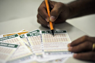 Mega-Sena acumula e prêmio dispara para 65 milhões de reais no próximo sorteio