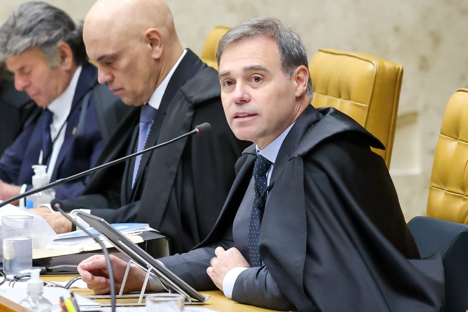 Ministro andré mendonça mantém prisão de daniel vorcaro na sede da PF