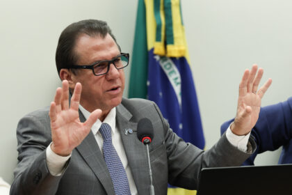 Ministro do Trabalho defende fim da escala 6x1 e aponta ganho de produtividade