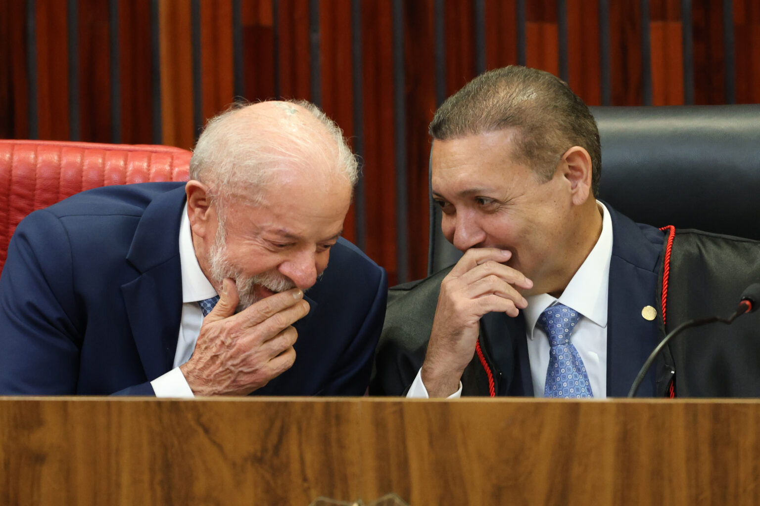 Nunes Marques assume presidência do TSE com André Mendonça como vice