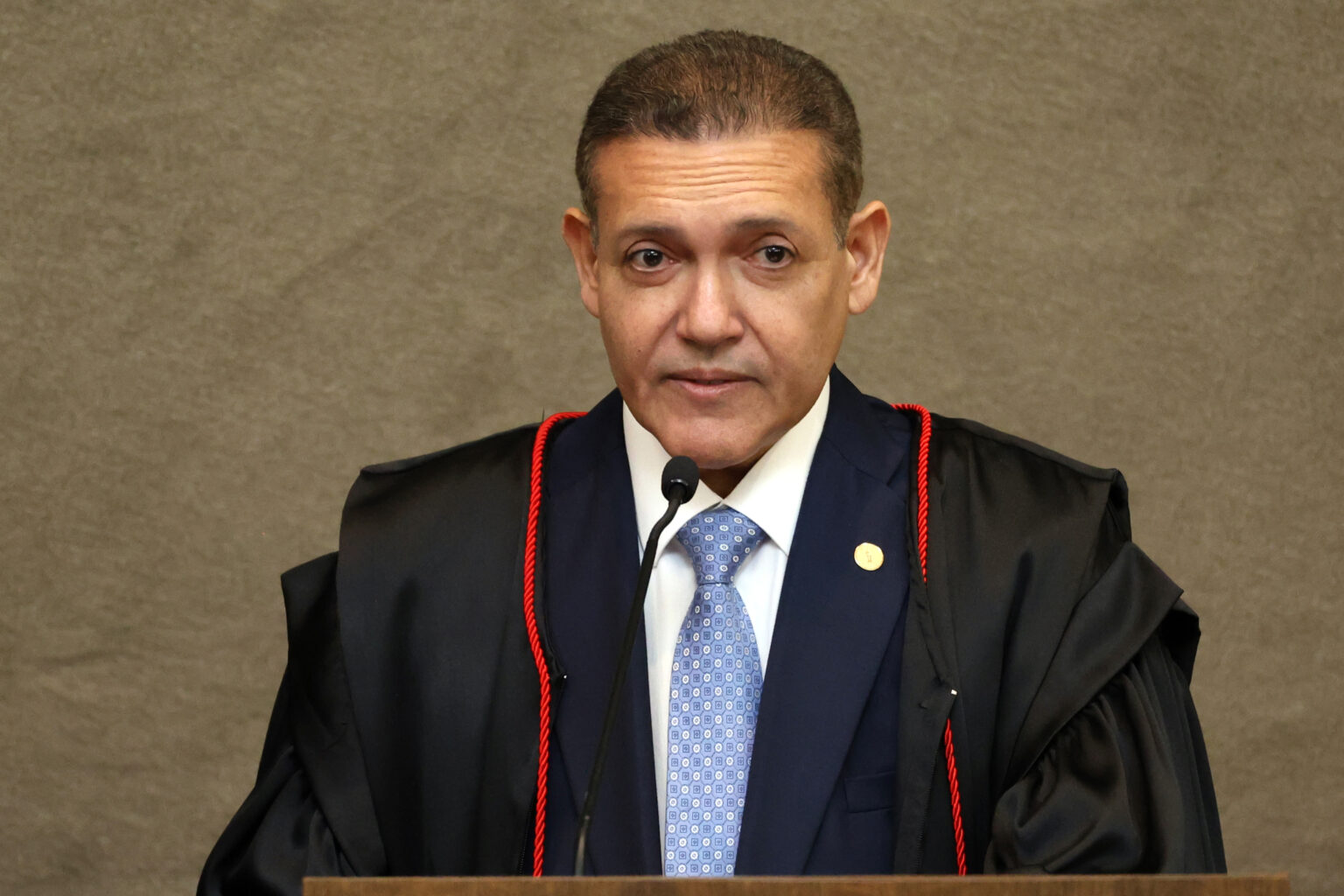 Nunes Marques assume presidência do TSE e foca combate ao uso indevido de inteligência