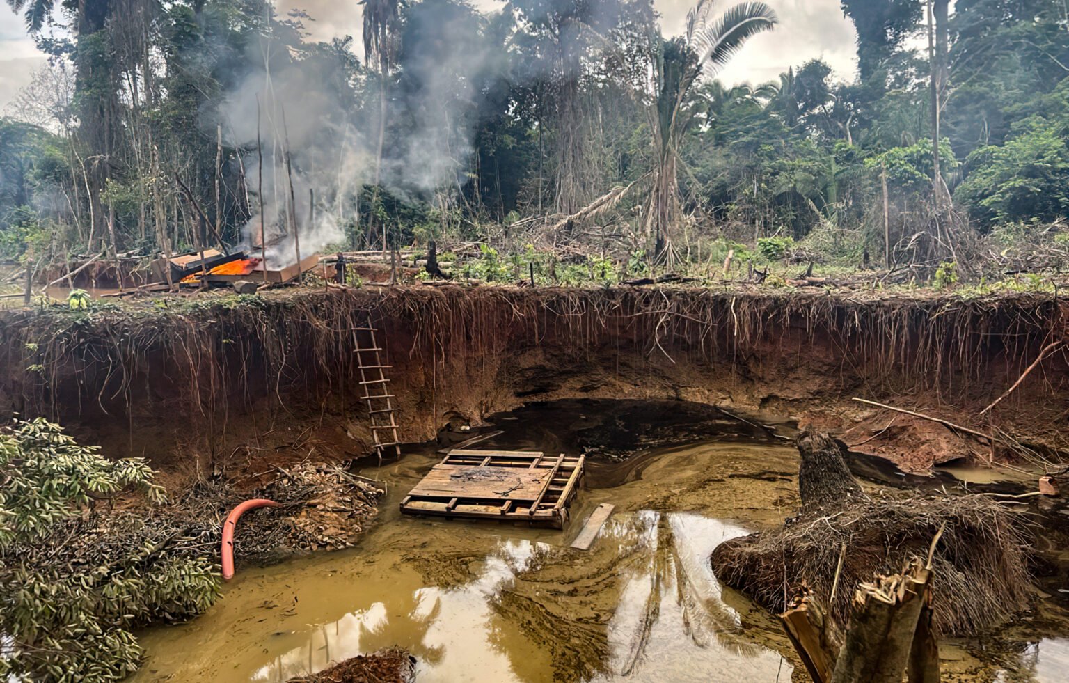 Operação Ágatha desativa 60 dragas de garimpo ilegal na região amazônica