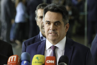 Polícia Federal aponta pagamentos mensais e benefícios a Ciro Nogueira